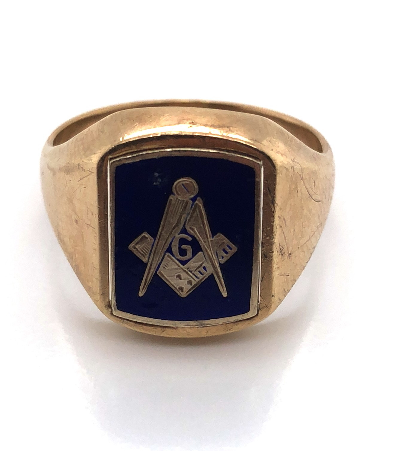 A VINTAGE 9ct YELLOW GOLD HALLMARKED MASONIC BLUE ENAMEL SPINNER RING. DATED 1980, BIRMINGHAM. - Image 3 of 8