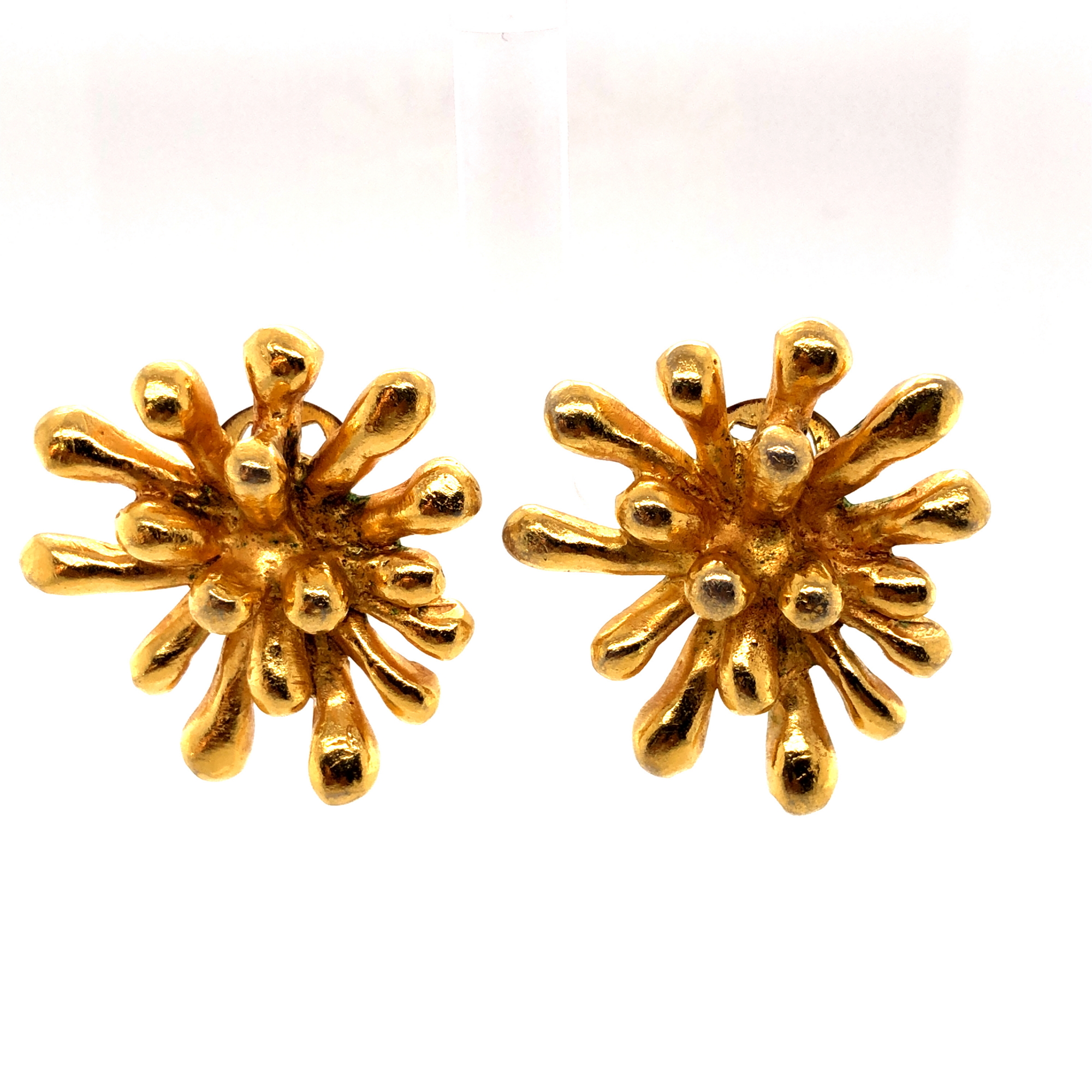 A PAIR OF VINTAGE CHRISTIAN LACROIX GOLD PLATED CLIP ON EARRINGS, SIGNED AND STAMPED TO REVERSE MADE - Image 3 of 7