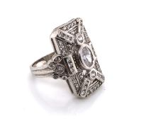 A SILVER AND SYNTHETIC SPINEL ART DECO STYLE PANEL RING. THE INSIDE SHANK STAMPED 925 AND ASSESSED