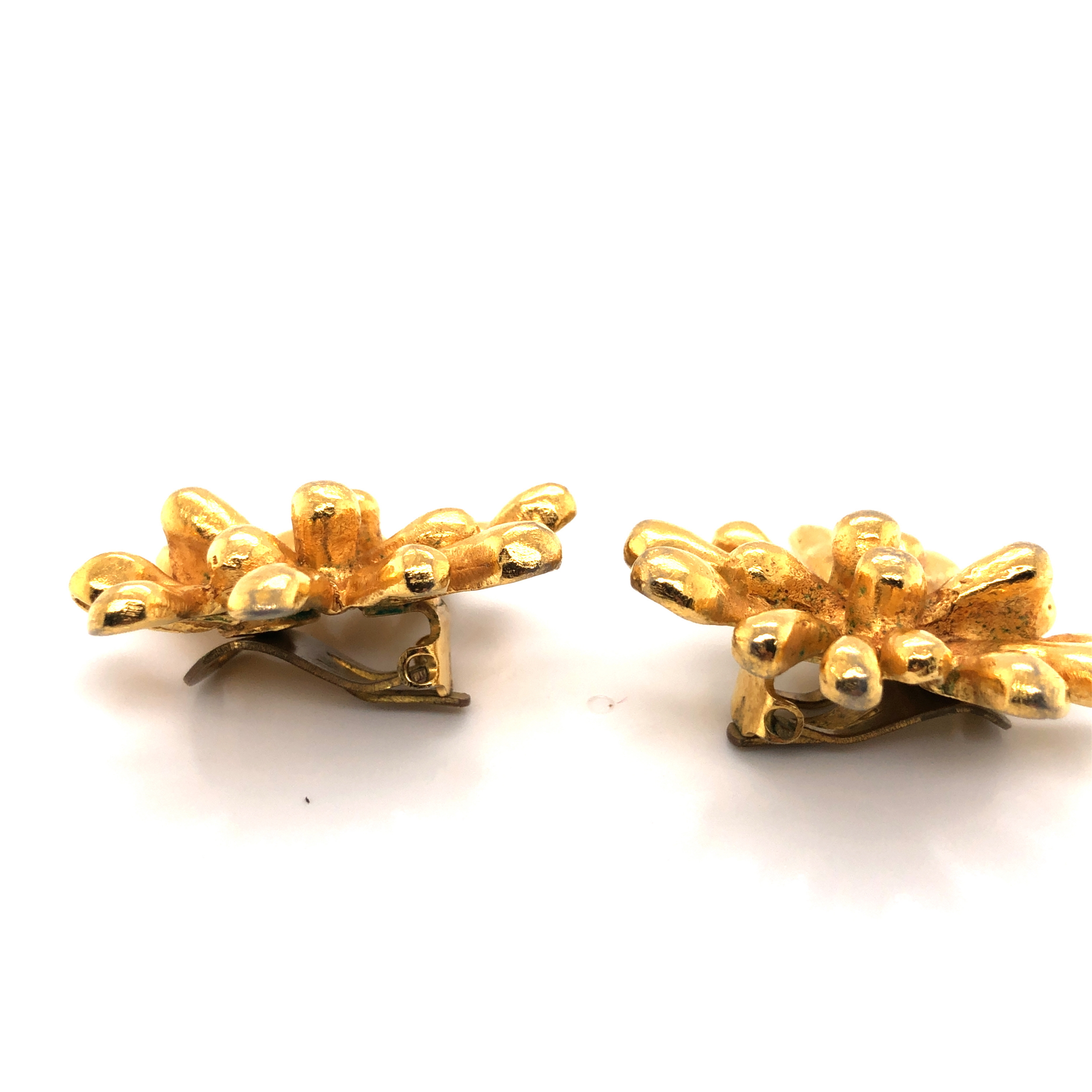 A PAIR OF VINTAGE CHRISTIAN LACROIX GOLD PLATED CLIP ON EARRINGS, SIGNED AND STAMPED TO REVERSE MADE - Image 2 of 7