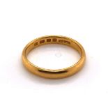 A 22CT HALLMARKED GOLD WEDDING BAND DATED 1928 LONDON FOR L.W &G FINGER SIZE N. WEIGHT 4.03Gms