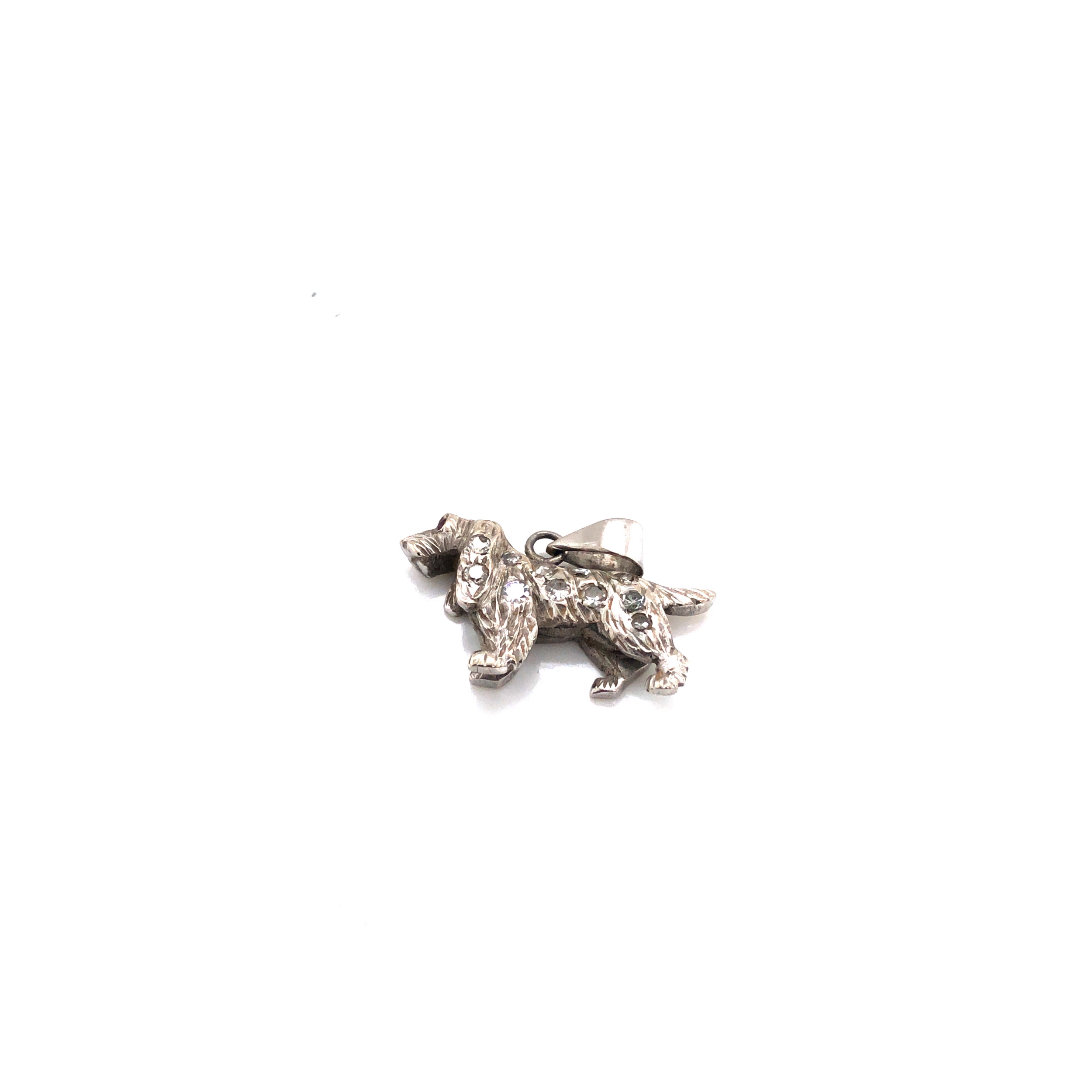 A DIAMOND SET VINTAGE SPANIEL PENDANT. THE BODY OF THE SPANIEL SET WITH ELEVEN DIAMONDS AND THE HEAD - Image 2 of 7