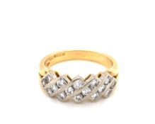 AN 18ct YELLOW GOLD HALLMARKED DIAMOND SET ZIG ZAG RING. DATED LONDON 1991. FINGER SIZE N. WEIGHT