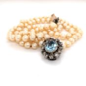 A VINTAGE DOUBLE STRAND PEARL NECKLACE COMPLETE WITH A SILVER HALLMARKED PASTE SET CLASP. LENGTH