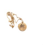 A 9ct YELLOW GOLD HALLMARKED ROUND PORTRAIT LOCKET WITH ALL OVER ENGRAVED DECORATION TO THE FRONT,