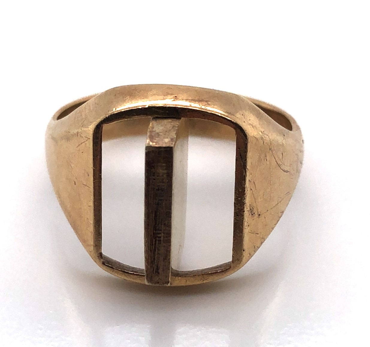 A VINTAGE 9ct YELLOW GOLD HALLMARKED MASONIC BLUE ENAMEL SPINNER RING. DATED 1980, BIRMINGHAM. - Image 8 of 8