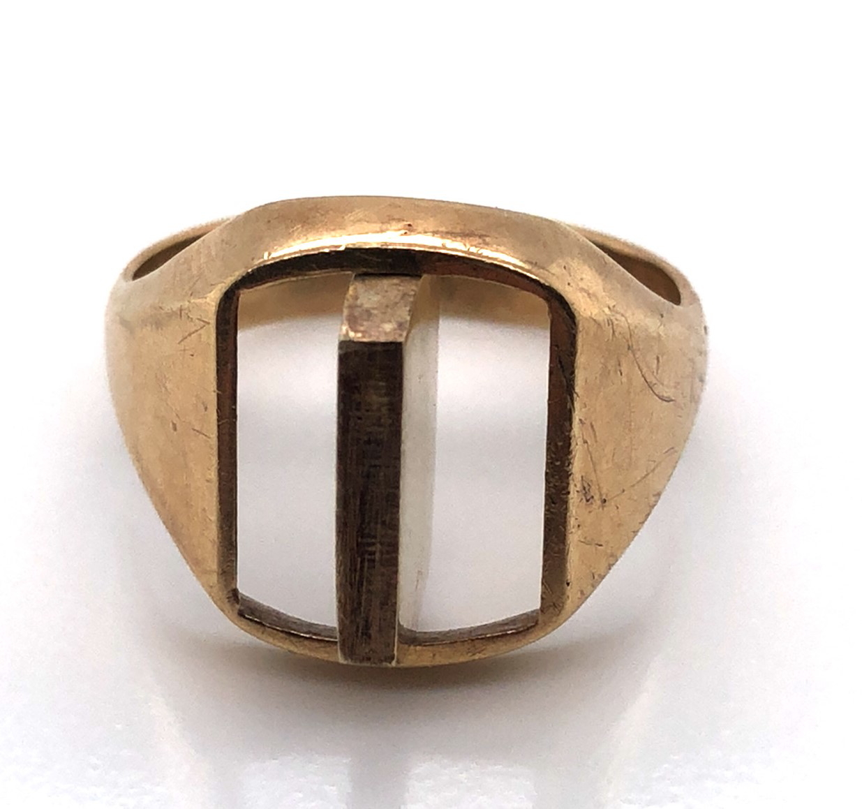 A VINTAGE 9ct YELLOW GOLD HALLMARKED MASONIC BLUE ENAMEL SPINNER RING. DATED 1980, BIRMINGHAM. - Image 2 of 8