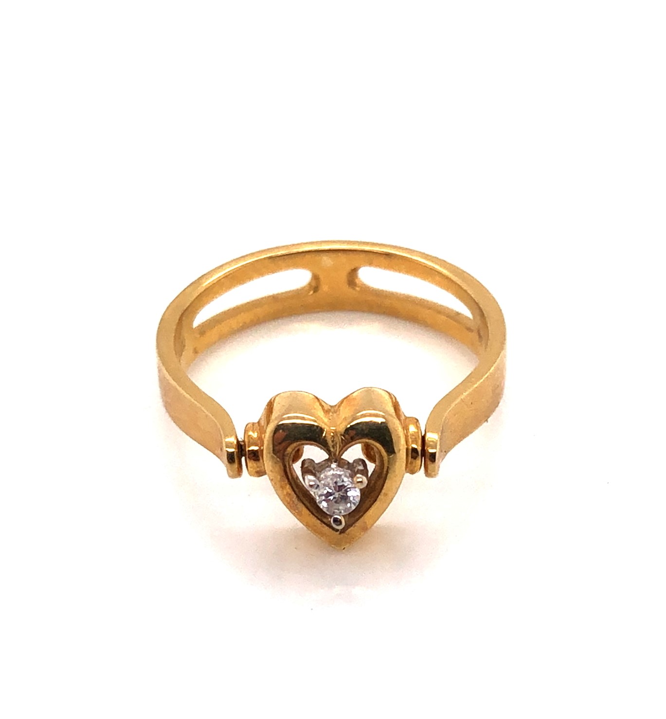 A DIAMOND SET HEART SHAPE SPINNER RING. UNHALLMARKED STAMPED 18ct AND ASSESSED AS 18ct YELLOW