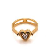 A DIAMOND SET HEART SHAPE SPINNER RING. UNHALLMARKED STAMPED 18ct AND ASSESSED AS 18ct YELLOW