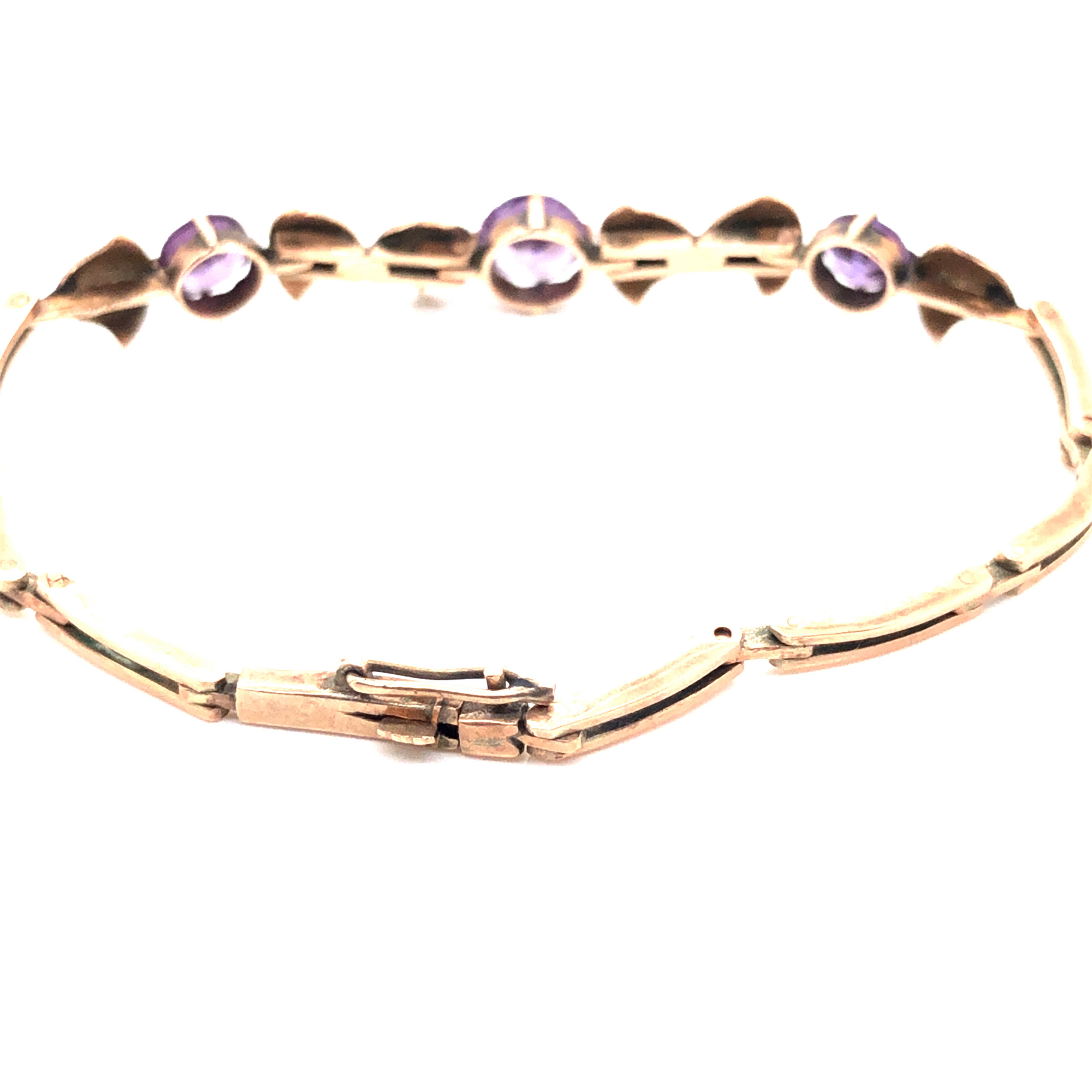 A VINTAGE THREE STONE SYNTHETIC COLOUR CHANGE SAPPHIRE BRACELET. THE THREE PURPLE/BLUE STONES - Image 5 of 6