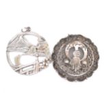 A LARGE EASTERN PENDANT DEPICTING A COASTAL SCENE, DIAMETER 4.4cms, STAMPED TO REVERSE STERLING