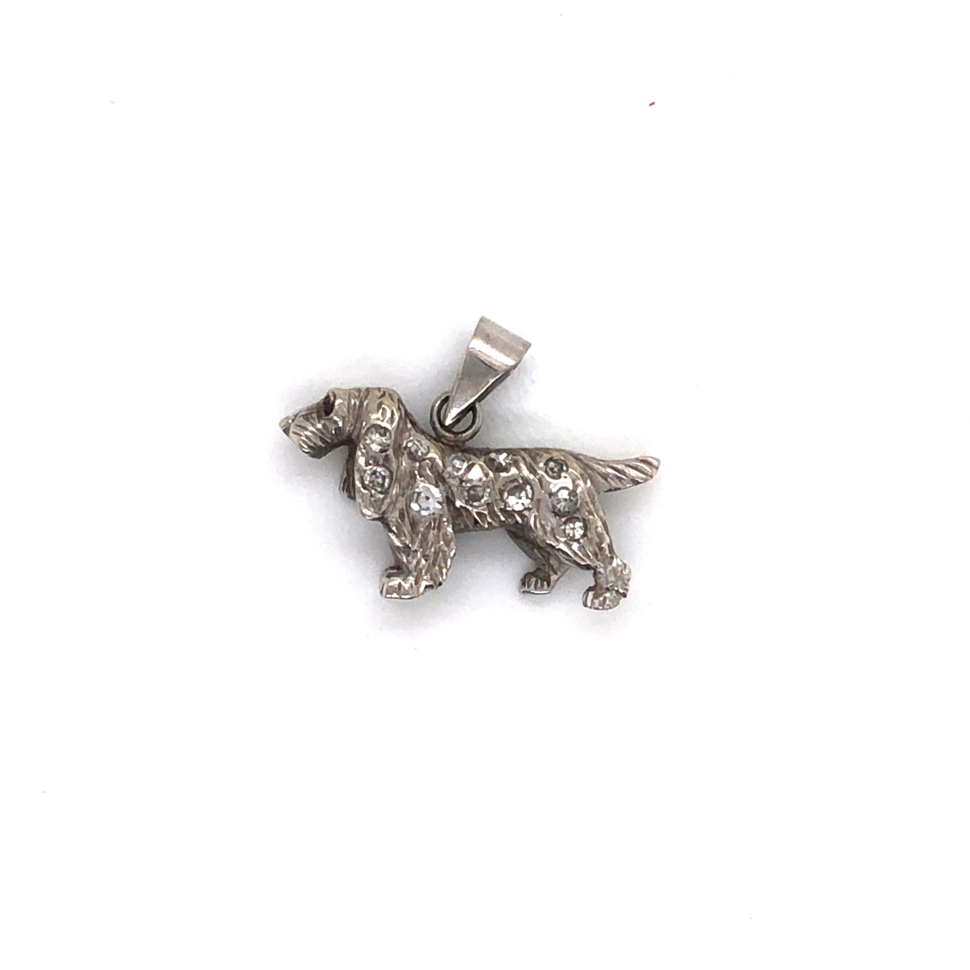 A DIAMOND SET VINTAGE SPANIEL PENDANT. THE BODY OF THE SPANIEL SET WITH ELEVEN DIAMONDS AND THE HEAD - Image 6 of 7