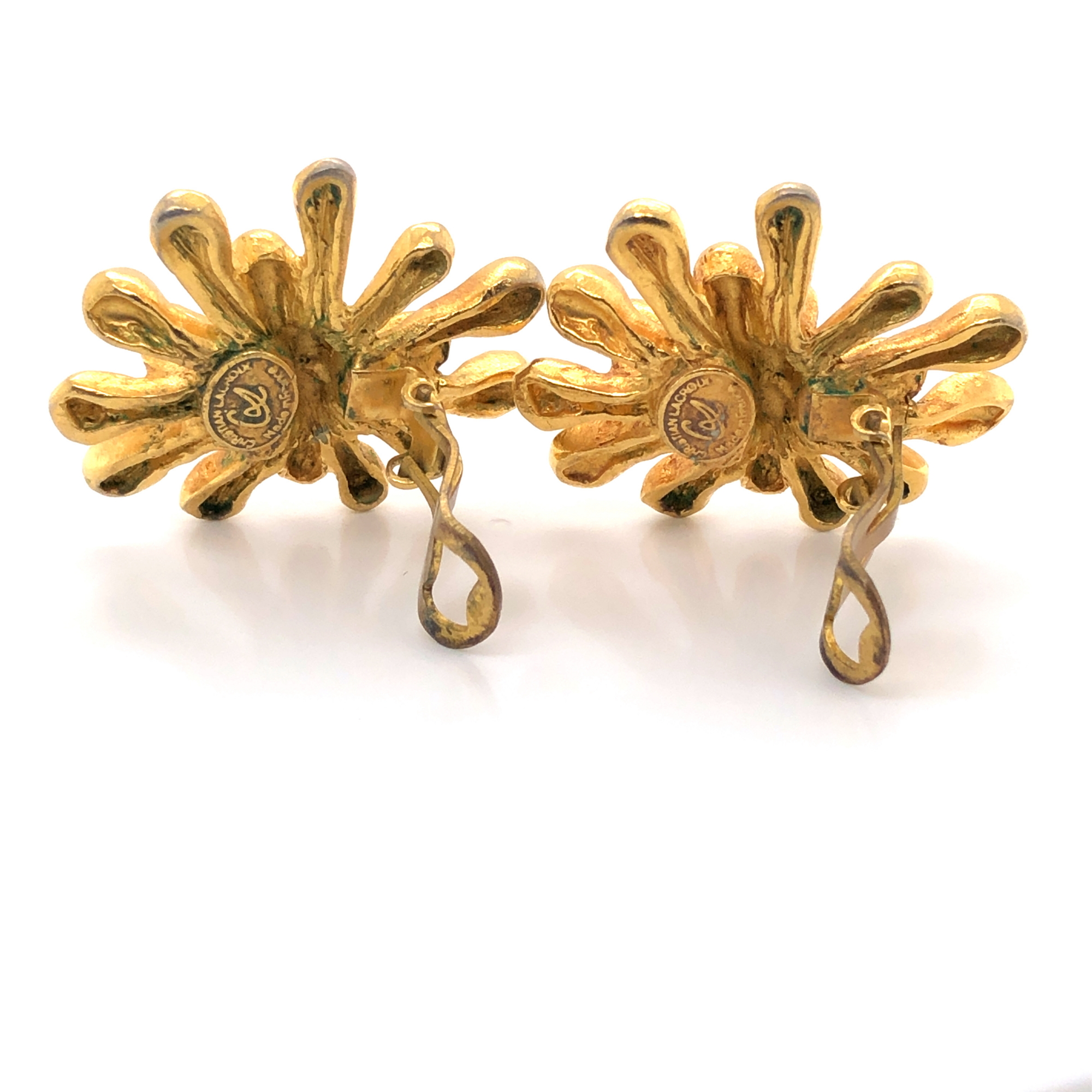 A PAIR OF VINTAGE CHRISTIAN LACROIX GOLD PLATED CLIP ON EARRINGS, SIGNED AND STAMPED TO REVERSE MADE - Image 7 of 7