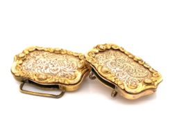 AN ANTIQUE FOLIATE ENGRAVED LADIES SMALL BELT BUCKLE. UNMARKED AND ASSESSED AS 14ct, 585 GOLD.