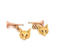 A PAIR OF VINTAGE 9ct HALLMARKED GOLD FOX MASKS WITH RUBY EYES AND HUNTING HORN CHAIN LINK