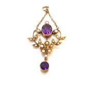 AN EDWARDIAN AMETHYST AND SEED PEARL DROP PENDANT, AND A SHORT CHAIN SUSPENSION. AMETHYST APPROX 8 x