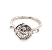 A DIAMOND SET OCTAGONAL HEAD UNUSUAL CLUSTER RING. UNHALLMARKED AND ASSESSED AS PLATINUM. THE