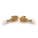 A PAIR OF 18ct HALLMARKED GOLD VINTAGE SOFT PINK CULTURED PEARL AND DIAMOND ARTICULATED DROP STUD