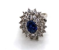 A VINTAGE 18ct WHITE GOLD HALLMARKED SAPPHIRE AND CUBIC ZIRCONIA ASCENDING DOUBLE CLUSTER RING.