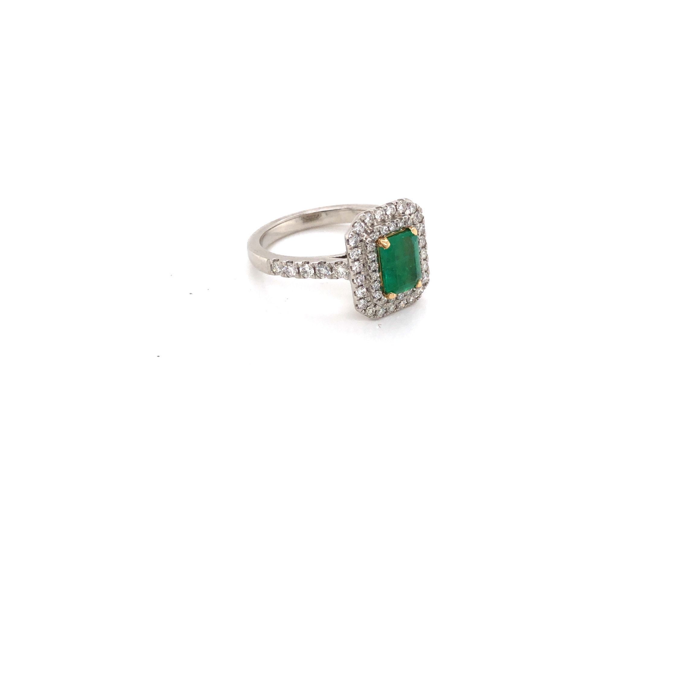 A PLATINUM AND 18ct YELLOW GOLD EMERALD AND DIAMOND DOUBLE HALO RING. THE CENTRAL EMERALD APPROX - Image 4 of 4