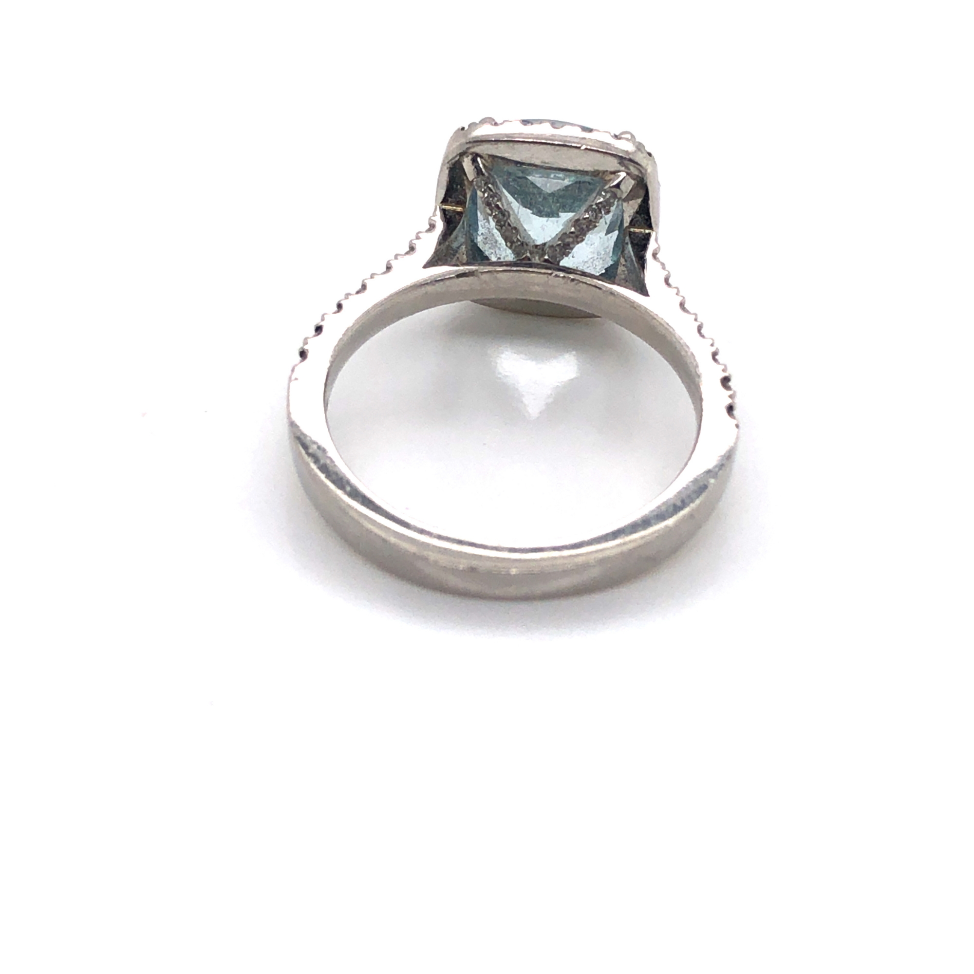 A CUSHION CUT AQUAMARINE AND DIAMOND HALO RING. THE SHANK STAMPED PLAT 950, AND ASSESSED AS - Image 3 of 7