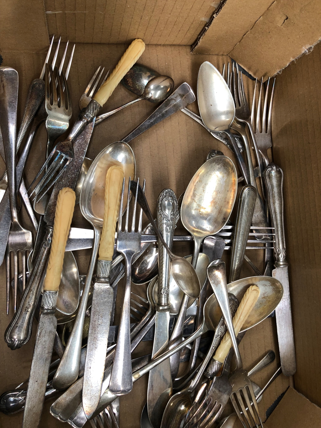A BOX OF MISC. CUTLERY ETC - Image 6 of 6