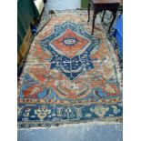 AN ANTIQUE PERSIAN HERIZ CARPET 334 x 241cm