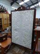 A 19th C. MAHOGANY FRAMED CREAM DAMASK FIRE SCREEN EXTENDING TO ONE SIDE ABOVE PAIRS OF SCROLL