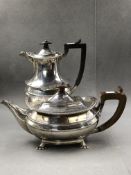 A HALLMARKED SILVER TEAPOT WITH WOODEN HANDLE AND FINIAL, SIGNED ASPREY LONDON, TOGETHER WITH A