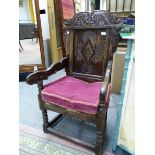 A LATE 17th/EARLY 18th C. OAK WAINSCOT CHAIR, THE BACK PANEL CARVED WITH THREE ROUNDELS TO EACH OF