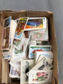 A SMALL BOX OF LOOSE CIGARETTE CARDS