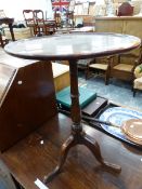 AN ANTIQUE TRIPOD TABLE WITH MAHOGANY DISHED CIRCULAR TOP ON OAK BALUSTER COLUMN AND LEGS. Dia. 50 x