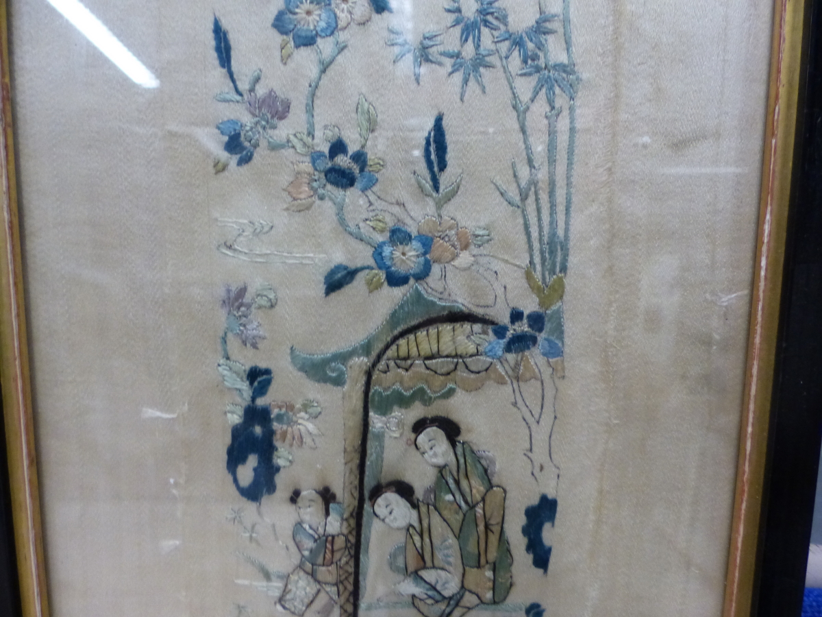 A PAIR OF CHINESE CREAM SILK SLEEVE PANELS EMBROIDERED WITH LADIES AND CHILDREN IN AND ABOUT - Image 18 of 24