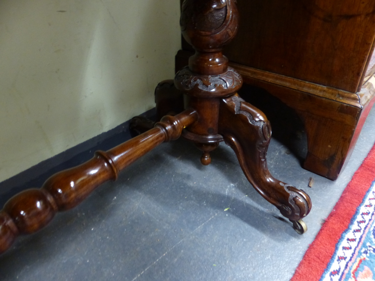 A VICTORIAN MAHOGANY SIDE TABLE, THE RECTANGULAR TOP ON BALUSTER COLUMNS AT EACH NARROW END WITH - Image 5 of 6