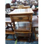 A PAIR OF BESPOKE OAK BEDSIDE TABLES EACH WITH SINGLE DRAWER GUN BARREL LEGS JOINED BY AN OPEN SHELF