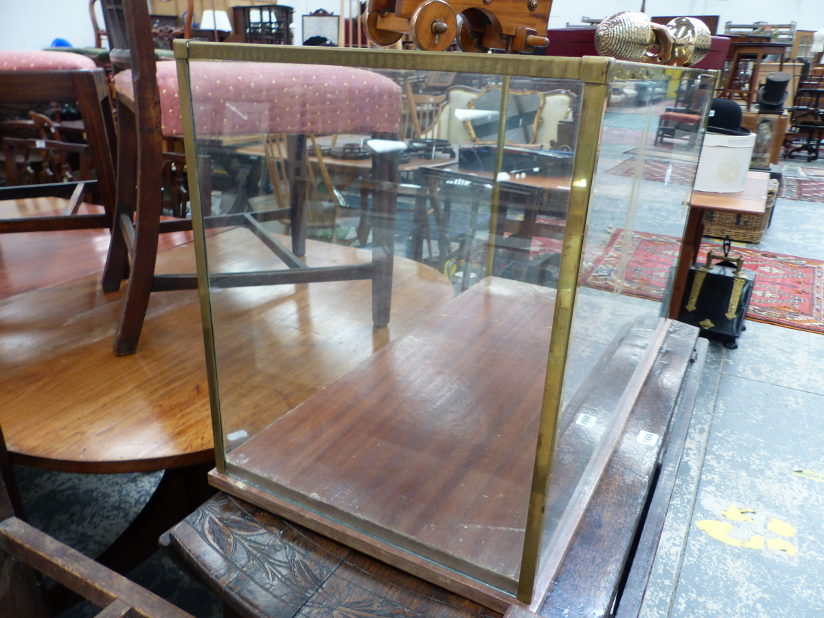 A LARGE BRASS BOUND TABLE TOP MODEL DISPLAY CASE, MODEL CANNON, WINE ACCOUTREMENTS, ETC. - Image 8 of 10