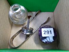 AN ANTIQUE BLUE JOHN LIDDED SMALL BOX, A PAIR OF SILVER SUGAR TONGS, AND A SILVER AND GLASS BURNER.