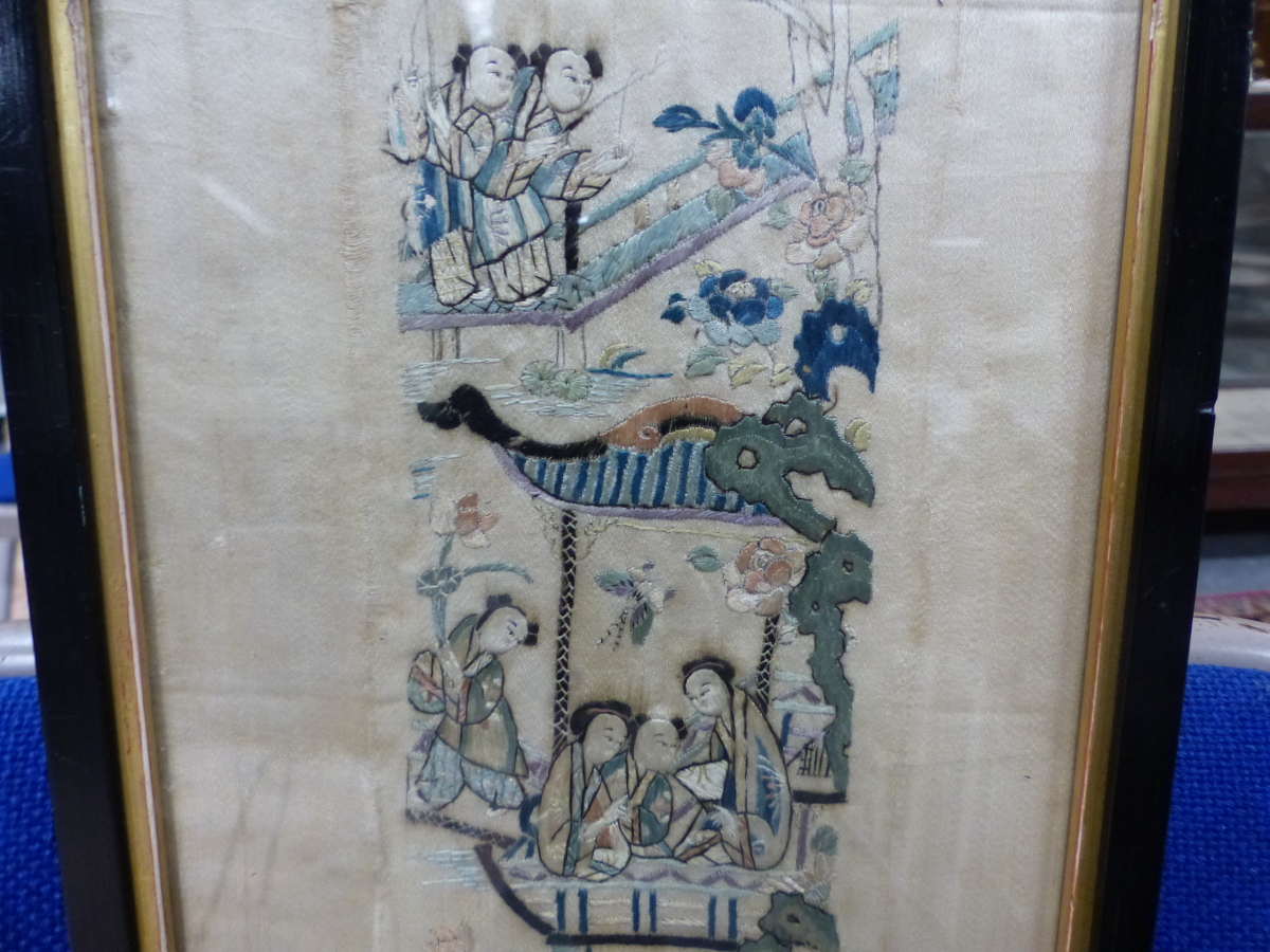 A PAIR OF CHINESE CREAM SILK SLEEVE PANELS EMBROIDERED WITH LADIES AND CHILDREN IN AND ABOUT - Image 14 of 24