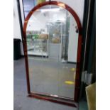A VINTAGE ETCHED PLATE ARCHED MIRROR WITH AMBER BROWN EDGING. H 122 x W 71cms.