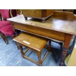 A VICTORIAN MAHOGANY WASH STAND WITH SINGLE DRAWER OVER BALUSTER LEGS. W 107 x D 44 x H 74cms.