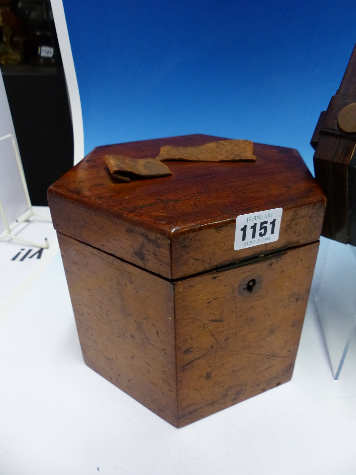 A MAHOGANY CASED CONCERTINA, THE HEXAGONAL ENDS TO THE LEATHER BELLOWS IN ROSEWOOD. W 16cms. - Image 7 of 9