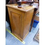 AN OAK BEDSIDE CUPBOARD, THE FIELDED PANELLED DOOR ENCLOSING SHELVES. W 40 x D 36 x H 79cms.