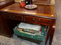 A SATIN WOOD BANDED MAHOGANY DRESSING TABLE, THE BASE WITH TWO