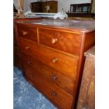 A VICTORIAN MAHOGANY CHEST OF TWO SHORT AND THREE GRADED LONG DRAWERS ON PLINTH FOOT. W 107 x D 55