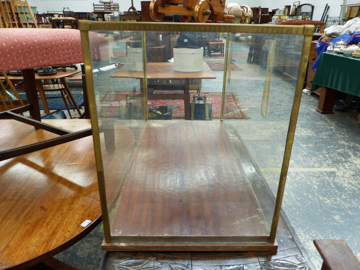 A LARGE BRASS BOUND TABLE TOP MODEL DISPLAY CASE, MODEL CANNON, WINE ACCOUTREMENTS, ETC. - Image 9 of 10