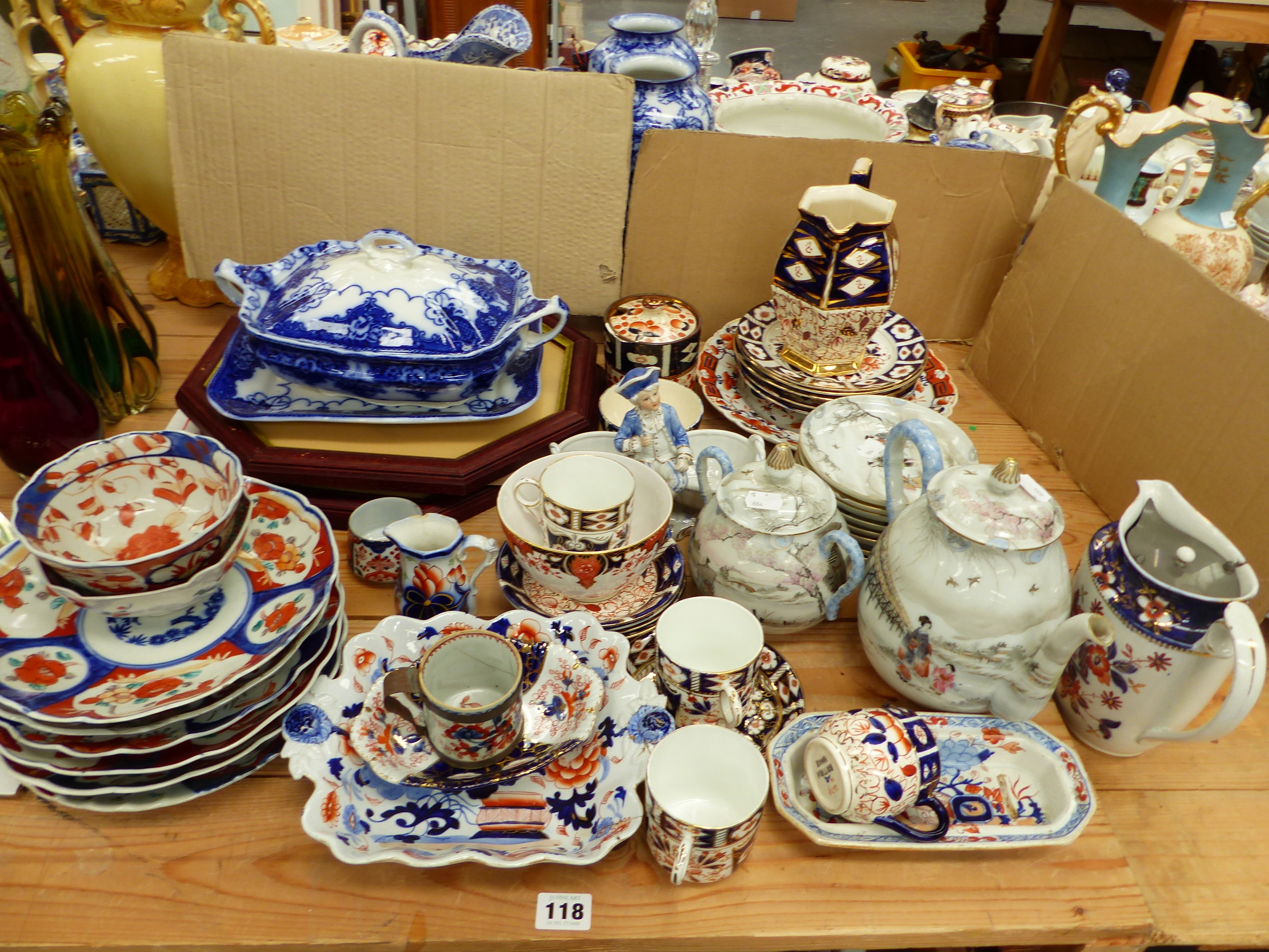 A QUANTITY OF JAPANESE IMARI PATTERN PLATES AND BOWLS, DERBY BOWL, OTHER ENGLISH CHINA WARES IN