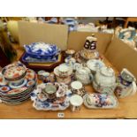 A QUANTITY OF JAPANESE IMARI PATTERN PLATES AND BOWLS, DERBY BOWL, OTHER ENGLISH CHINA WARES IN