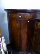 A GEORGE IV BOW FRONT MAHOGANY CORNER CABINET. W 90 X D 63 X H 118CMS.