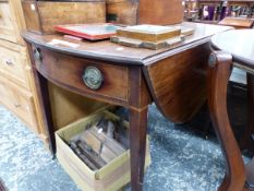 A GEORGIAN MAHOGANY OVAL PEMBROKE TABLE WITH BOW FRONTED LINE INLAID DRAWERS AT EACH END ABOVE TAPE