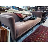 A PINK/GREY VELVET UPHOLSTERED SETTE WITH SQUARE BACK AND ARMS ABOVE PAINTED BALUSTER LEGS